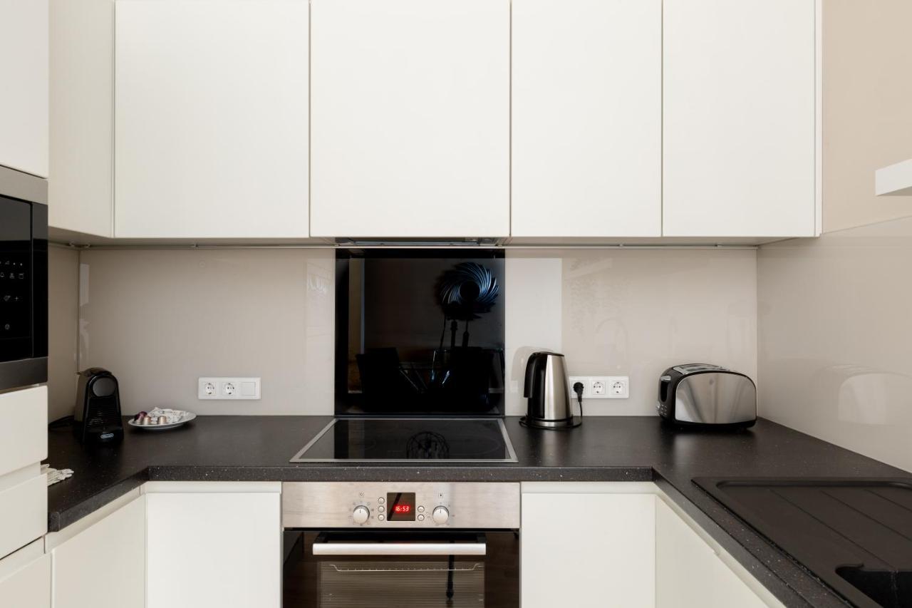 Lovely 2-Bedroom Apartment At The Vaci Street Budapest Extérieur photo