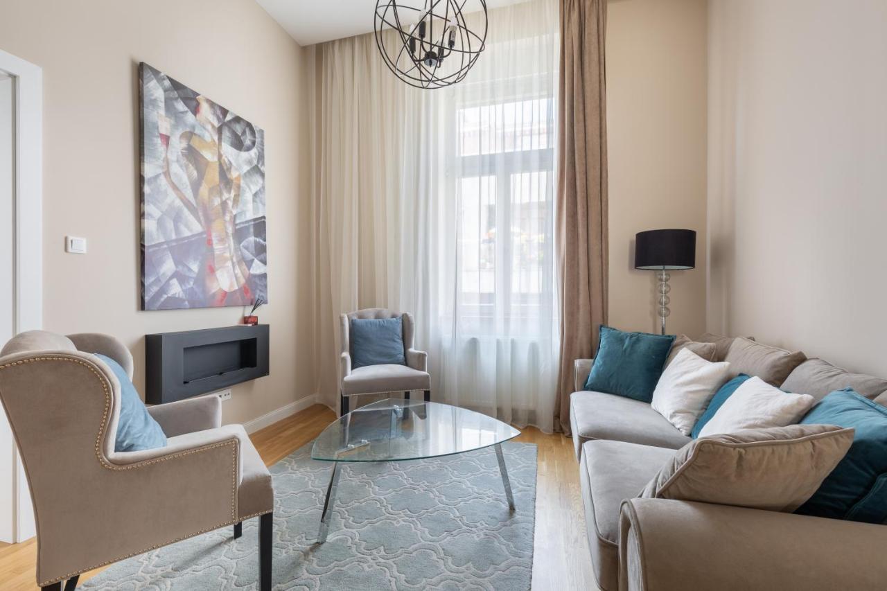 Lovely 2-Bedroom Apartment At The Vaci Street Budapest Extérieur photo