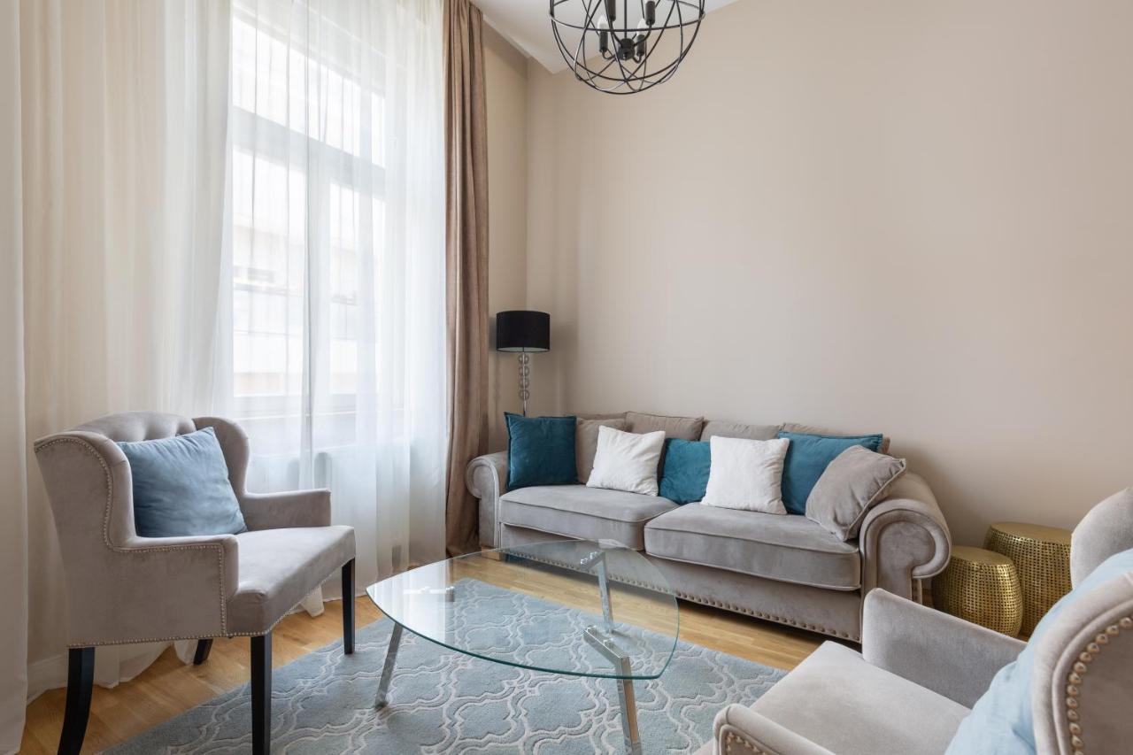 Lovely 2-Bedroom Apartment At The Vaci Street Budapest Extérieur photo