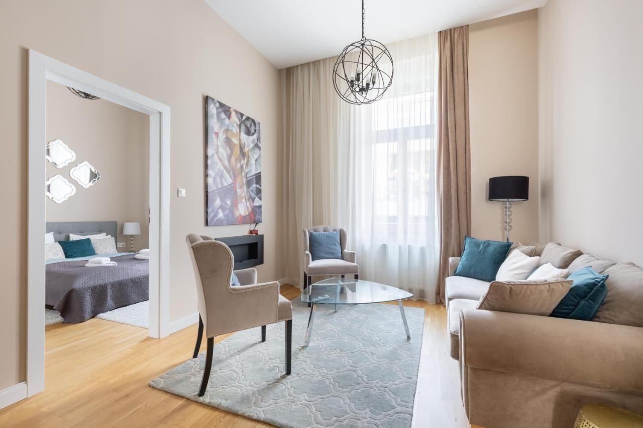 Lovely 2-Bedroom Apartment At The Vaci Street Budapest Extérieur photo